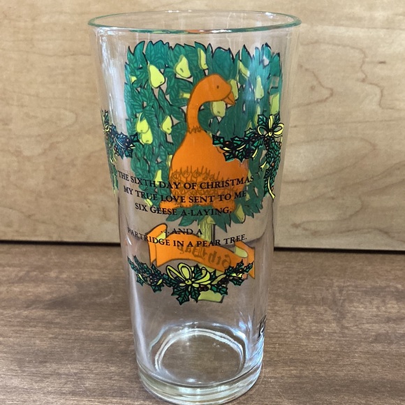 Pepsi Christmas glass sixth day of Christmas. - Picture 2 of 5